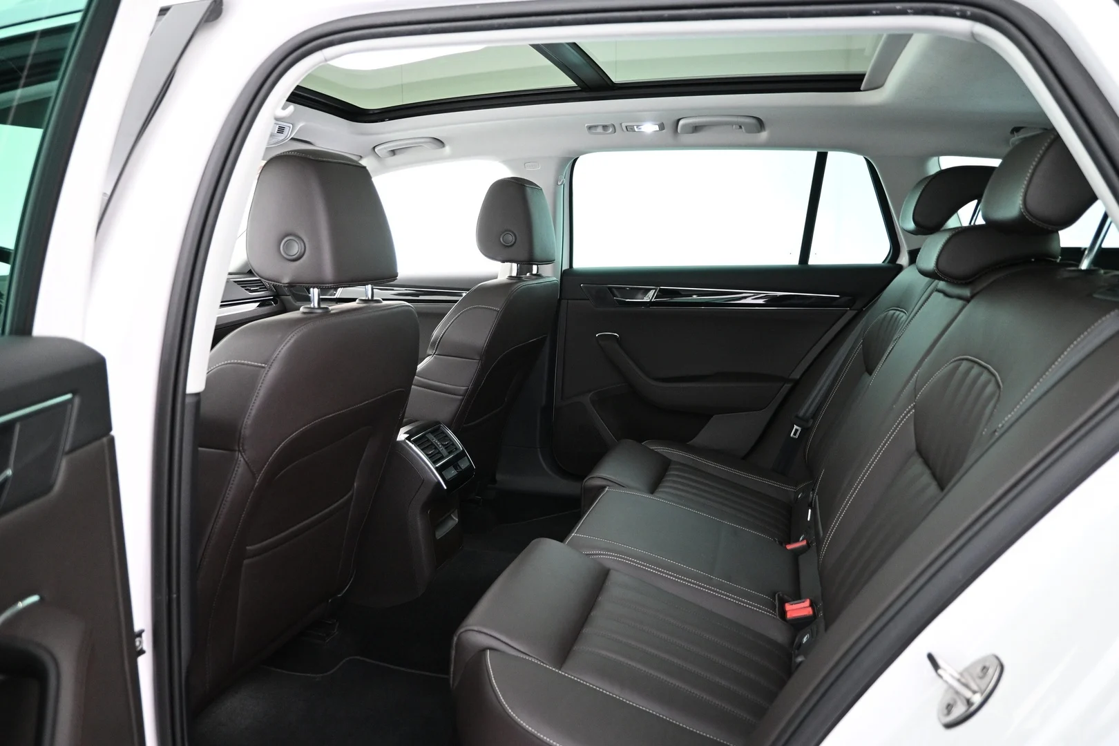 Car Image - 3H7KBtJ1PhV3YfQ1iLJQZu