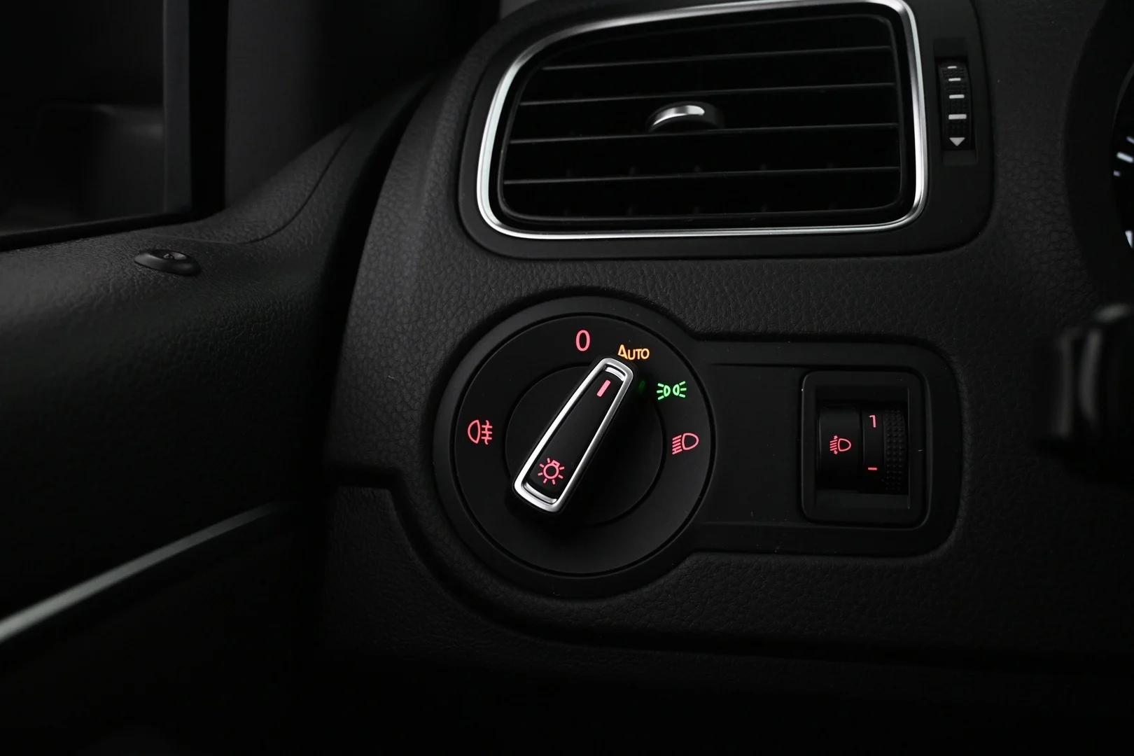 Car Image - 52OCIv8gUinjzydLgn9MtP