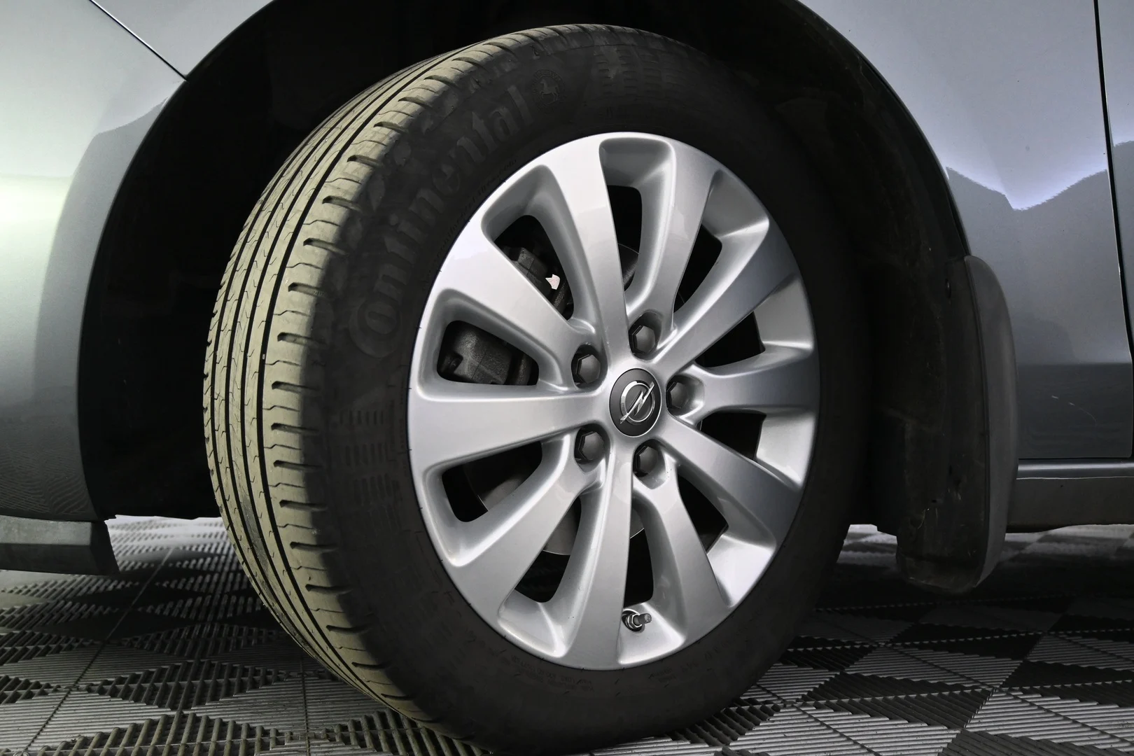 Car Image - 608f2YOsPM7J8DEP7ipD17