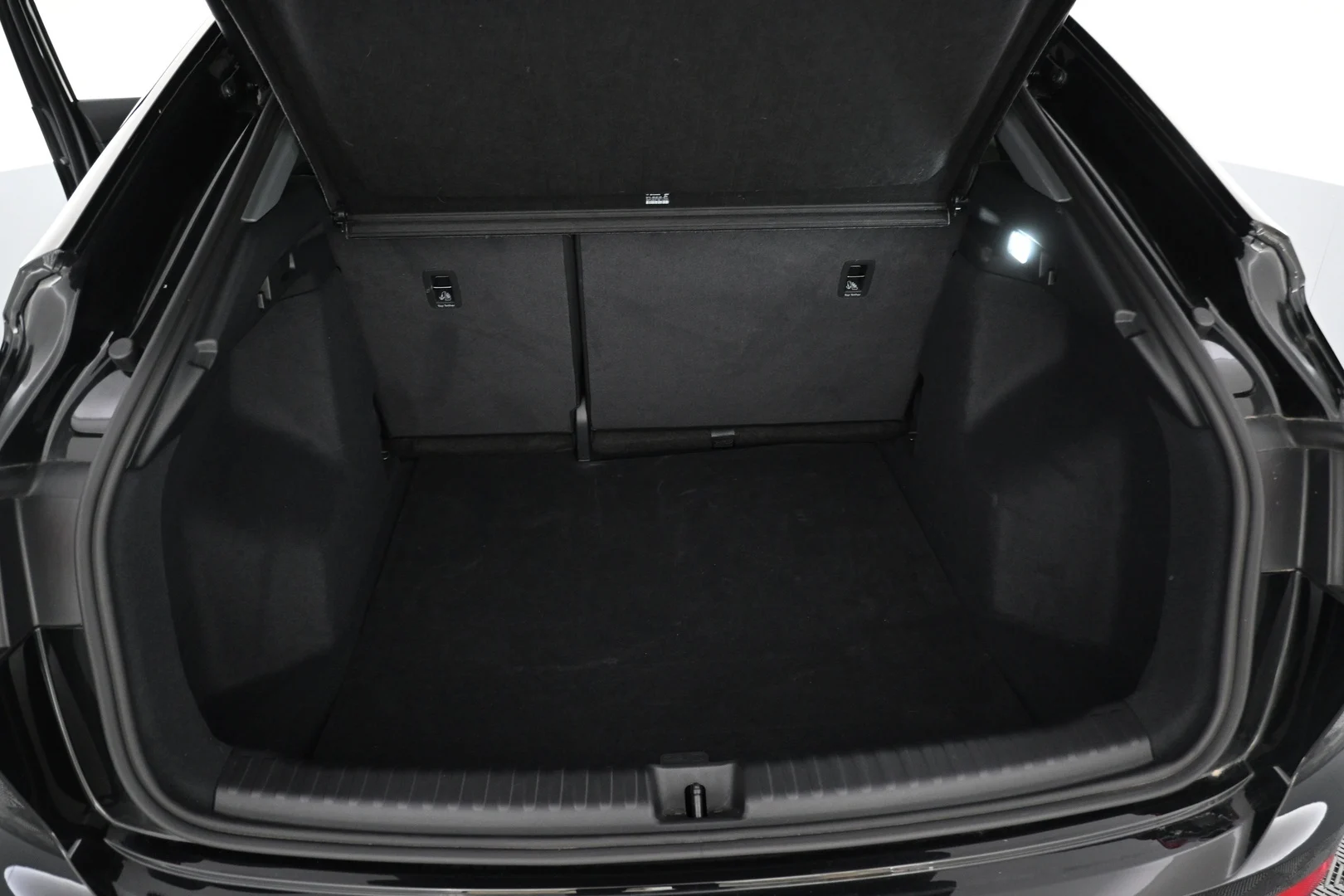 Car Image - PSUqrtPOkip80hH2xefmo
