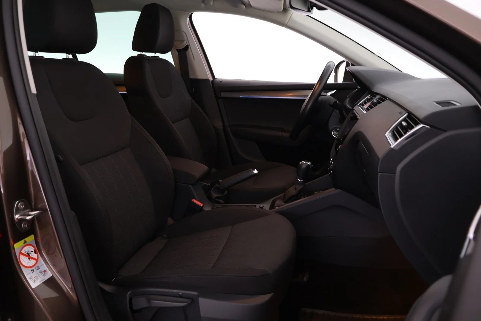 Car Image - 3wrO0wDRWv4ysyW56UTIvJ