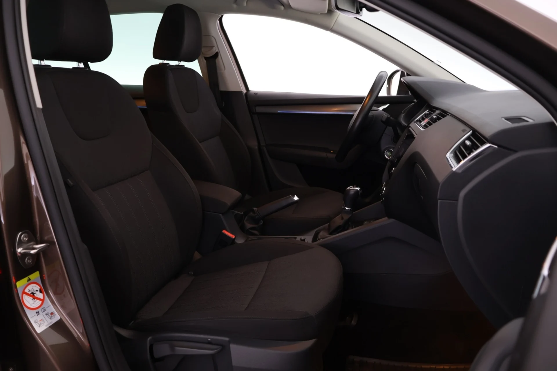 Car Image - 3wrO0wDRWv4ysyW56UTIvJ