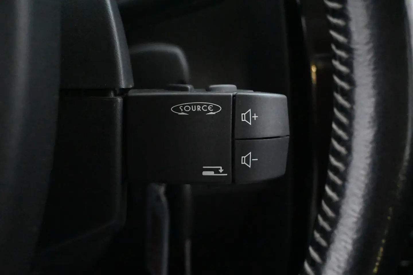 Car Image - FH0xSYGWIhjmWGdmv5fL2