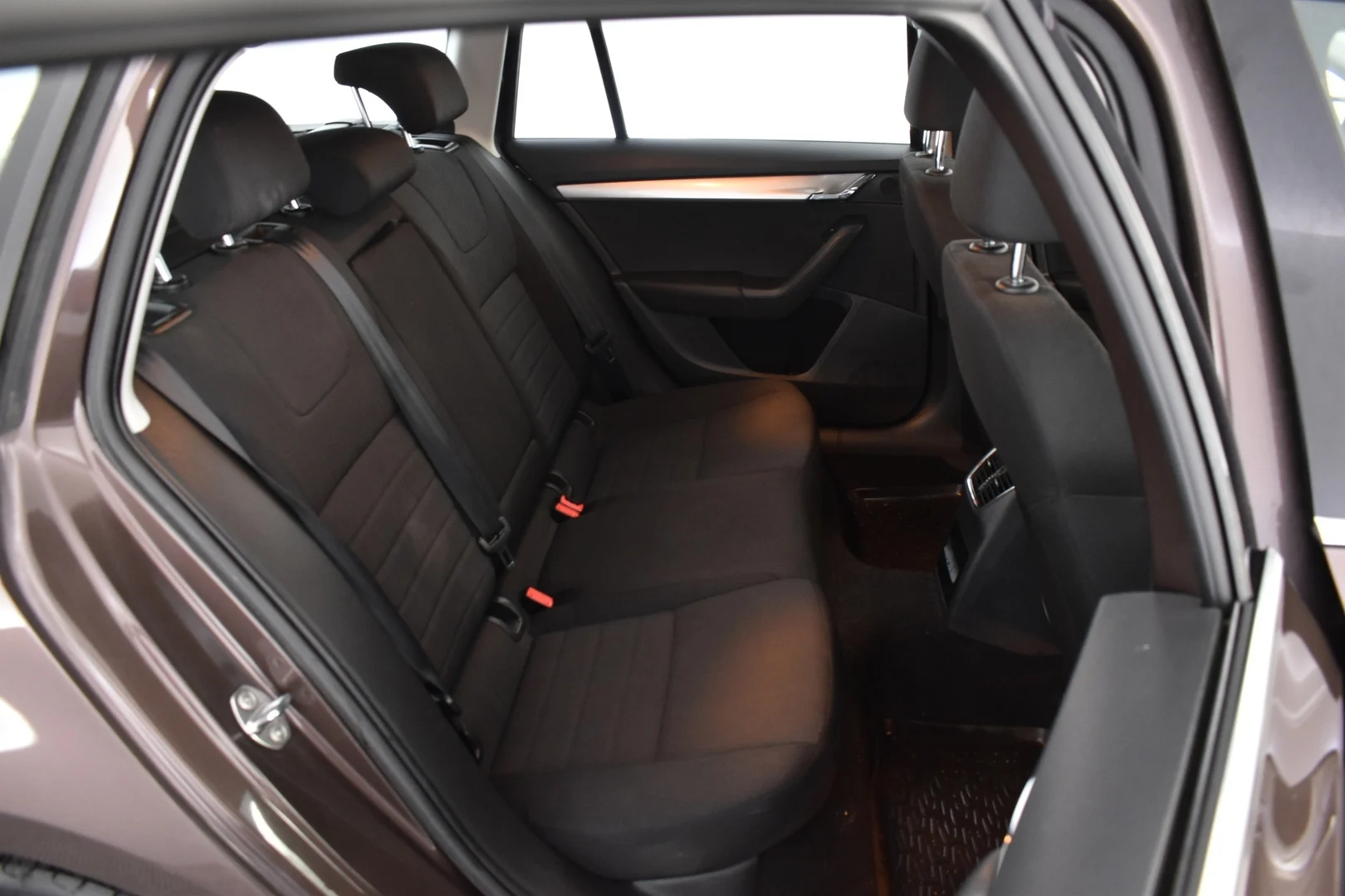 Car Image - 71rlHXCJxe74cogzSJjV7R