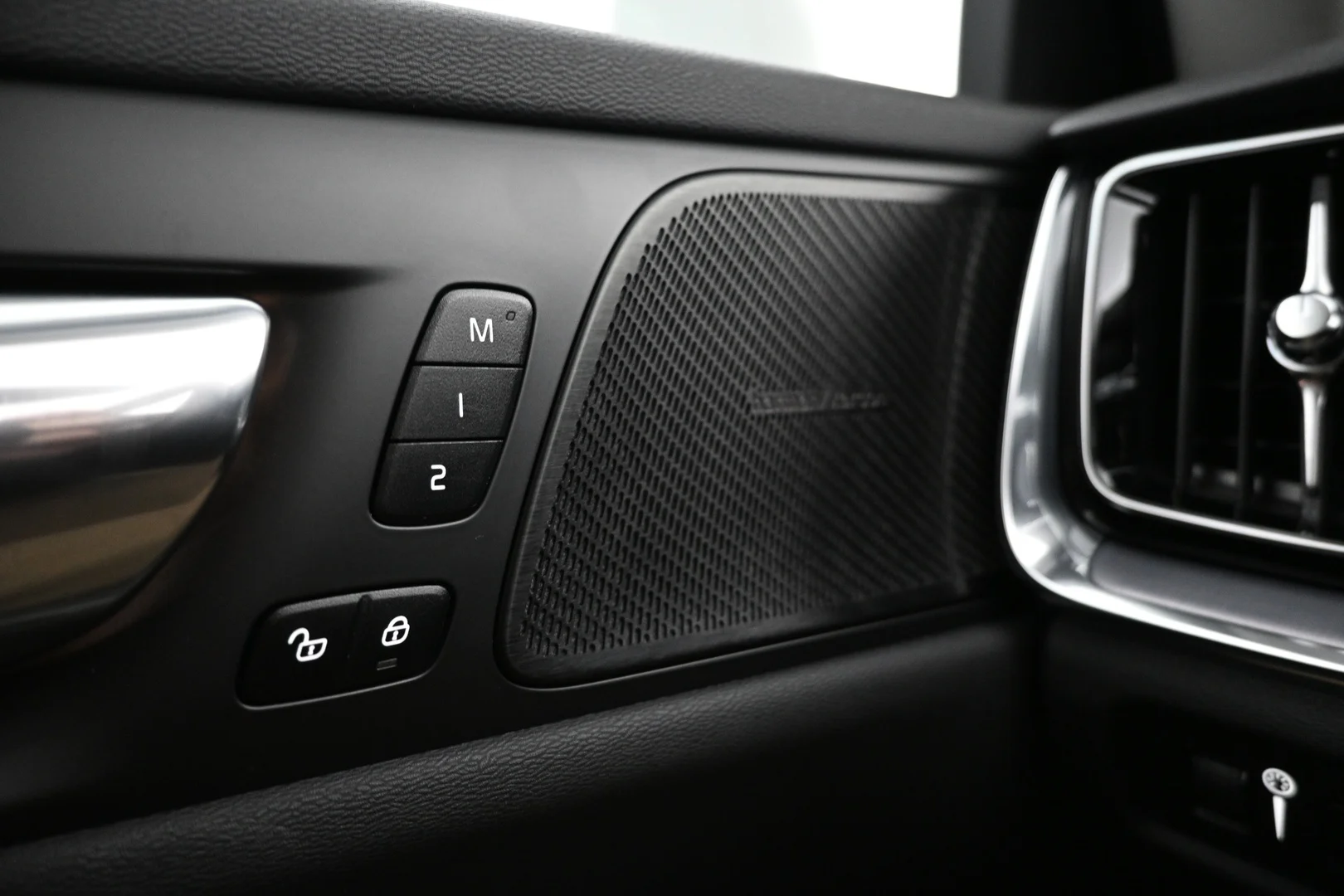 Car Image - 7tR9vjlGkJFBjVAwClm4Xe