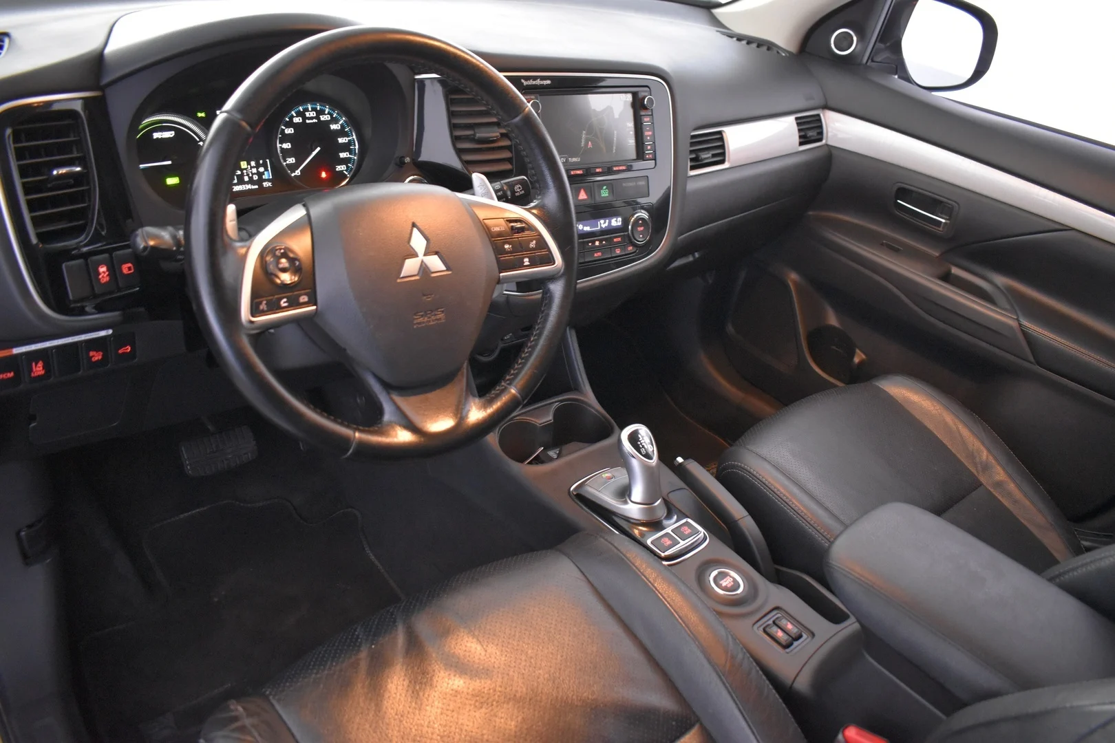 Car Image - 4SoSFcNNchMV488OR9hhLu