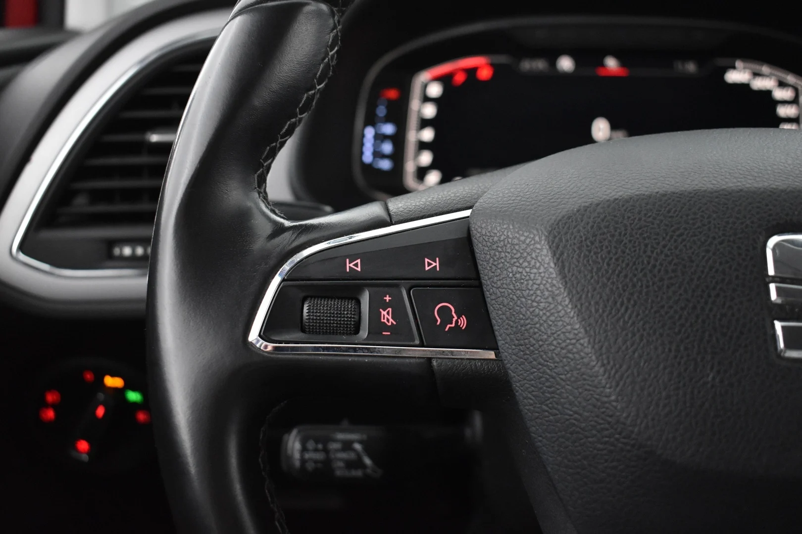 Car Image - 1vPIHVYFAhbKD0U3FwYpYx