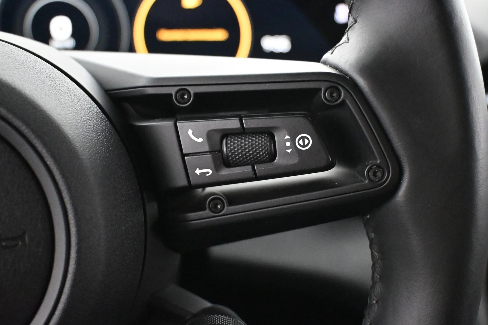 Car Image - 7gqVIbpeOpAEBxIp3pHFzU