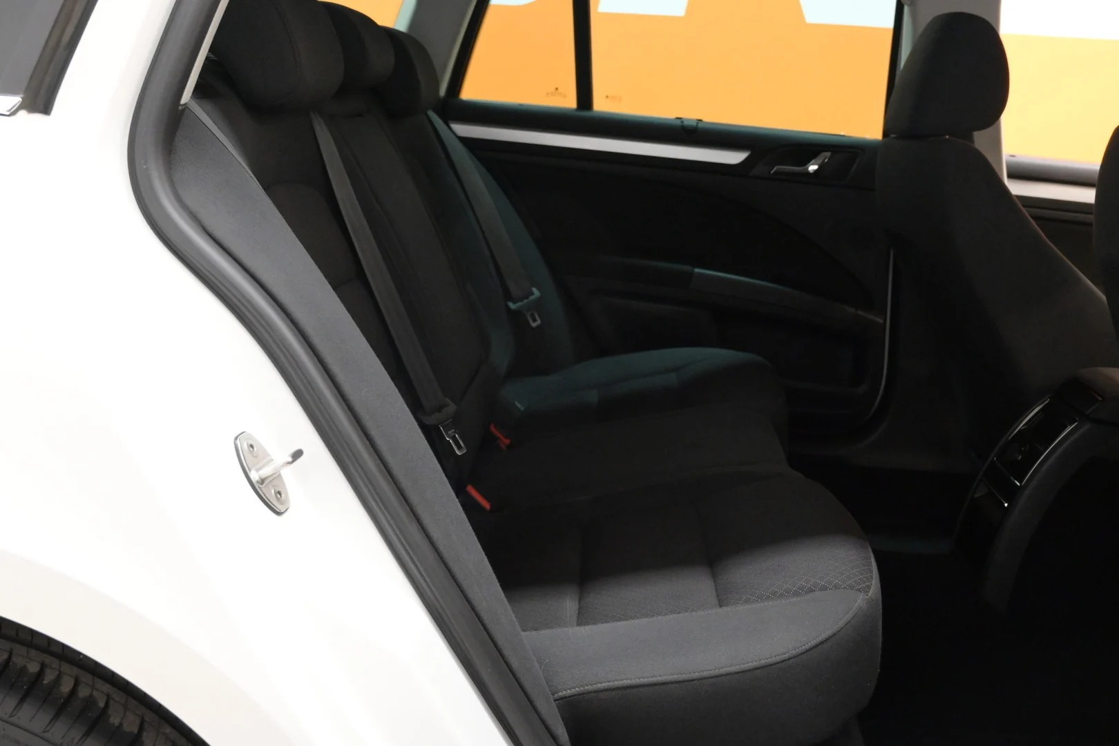 Car Image - 68oIiNnWaR4UYb1WUMnPM8