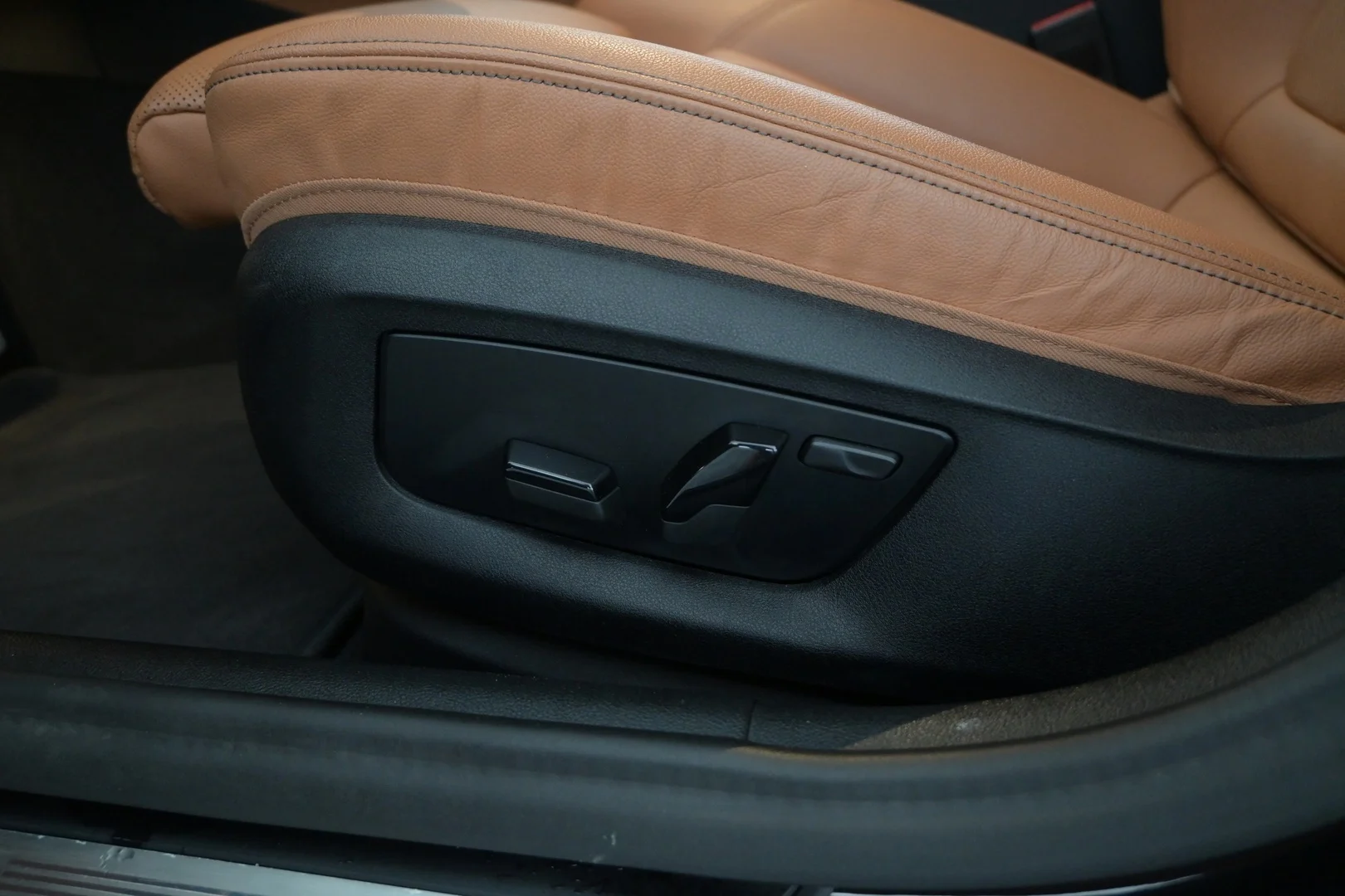 Car Image - 2c4qPDpQS1ZFwbSJcSV5q6