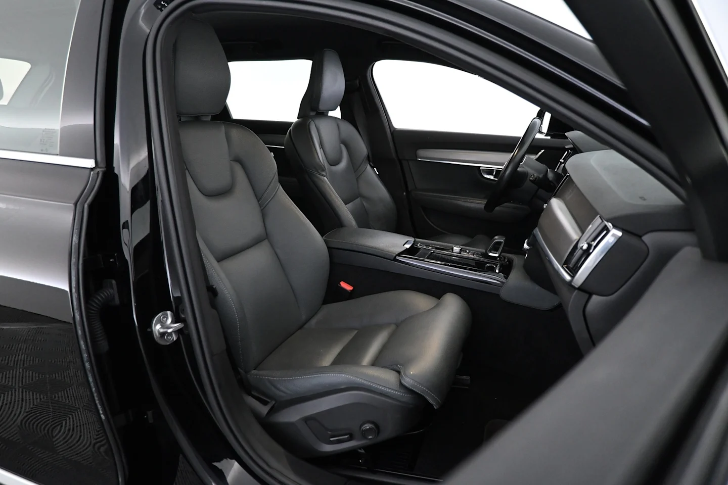 Car Image - 6h2uNl1dnlbmVsKoCxxzjB