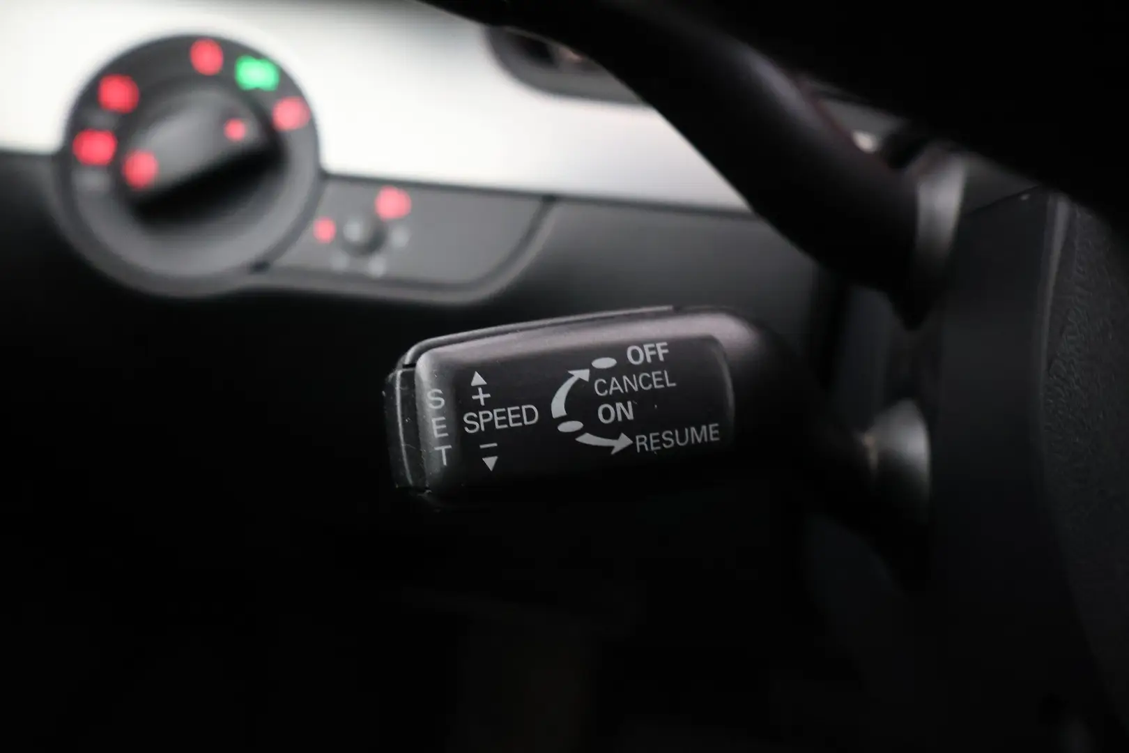 Car Image - 2caW5erBY8oqoDnM0Adt06