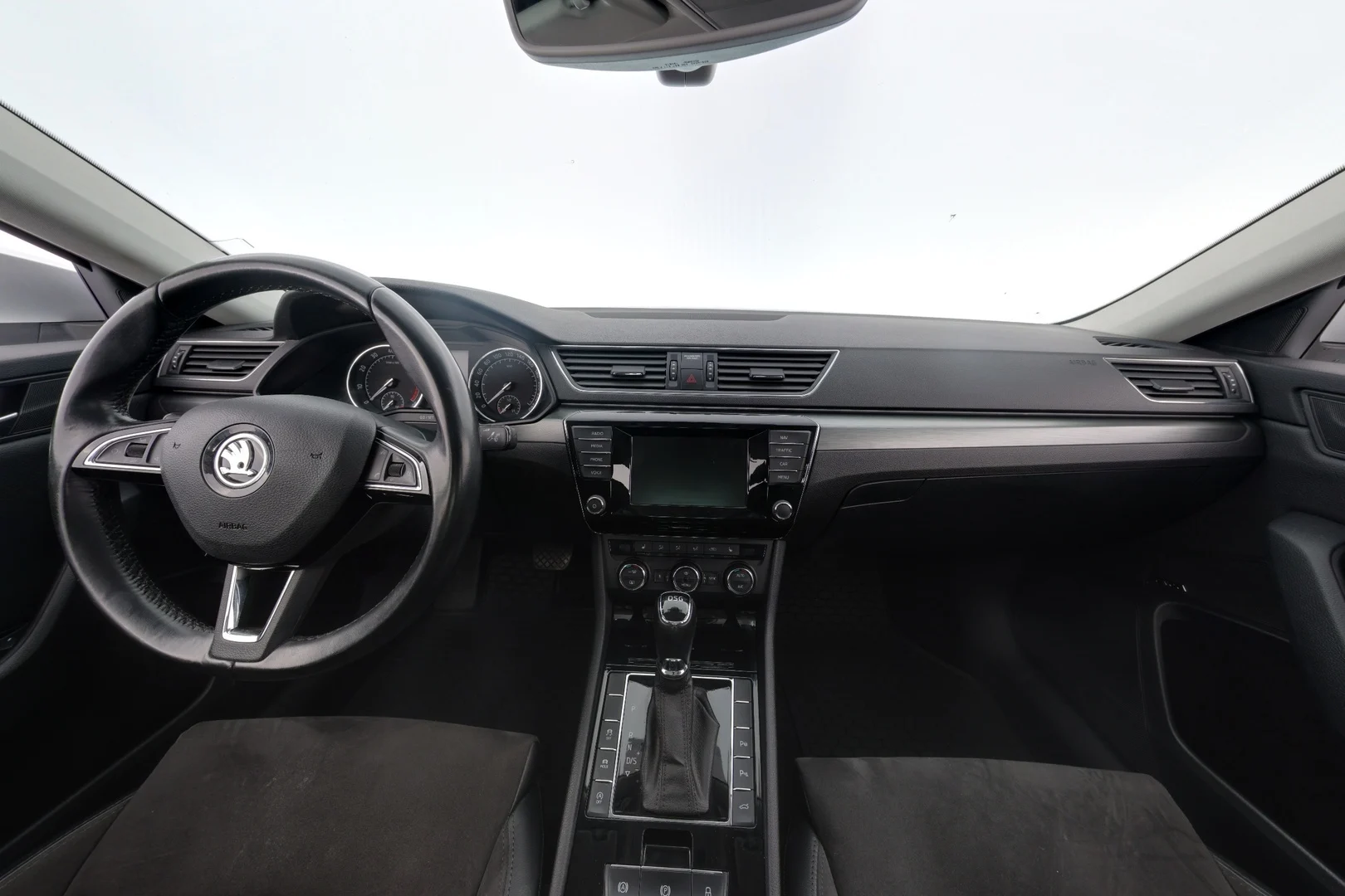 Car Image - gL70p8O1LgRdxLnnQ3AeD