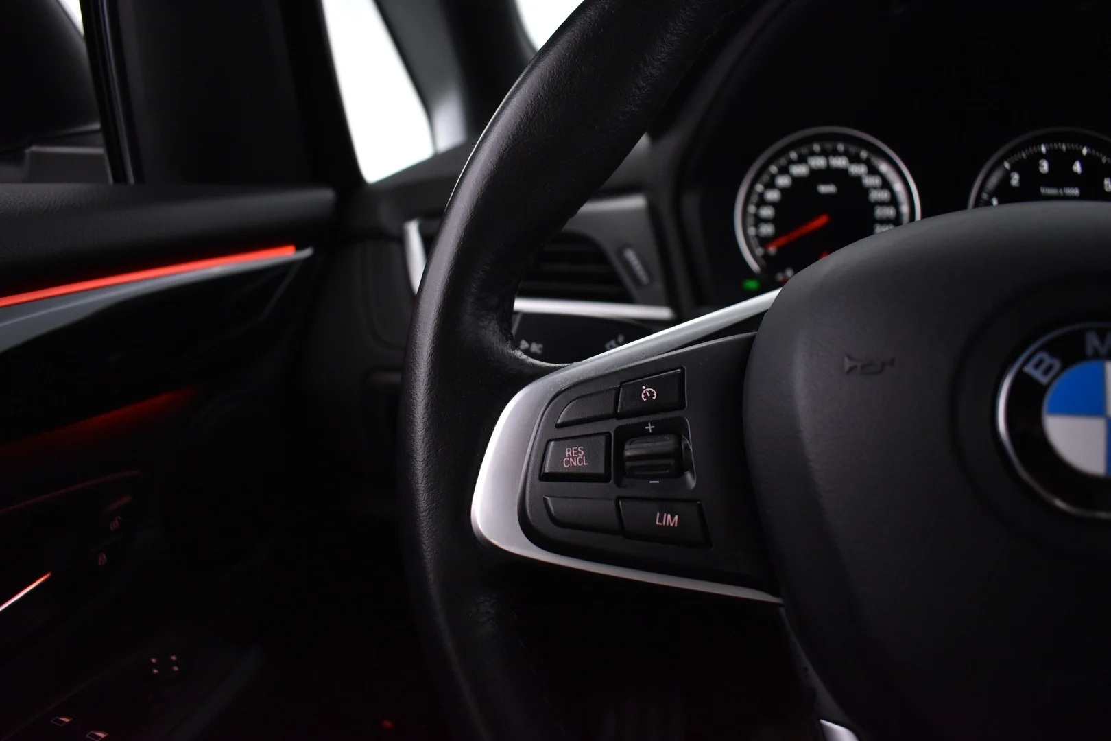 Car Image - 5P7VlIGcDAIPindE2jliFz