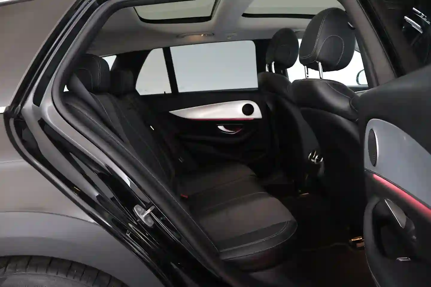 Car Image - 5BMAkzcYoec3y307NCVkXt