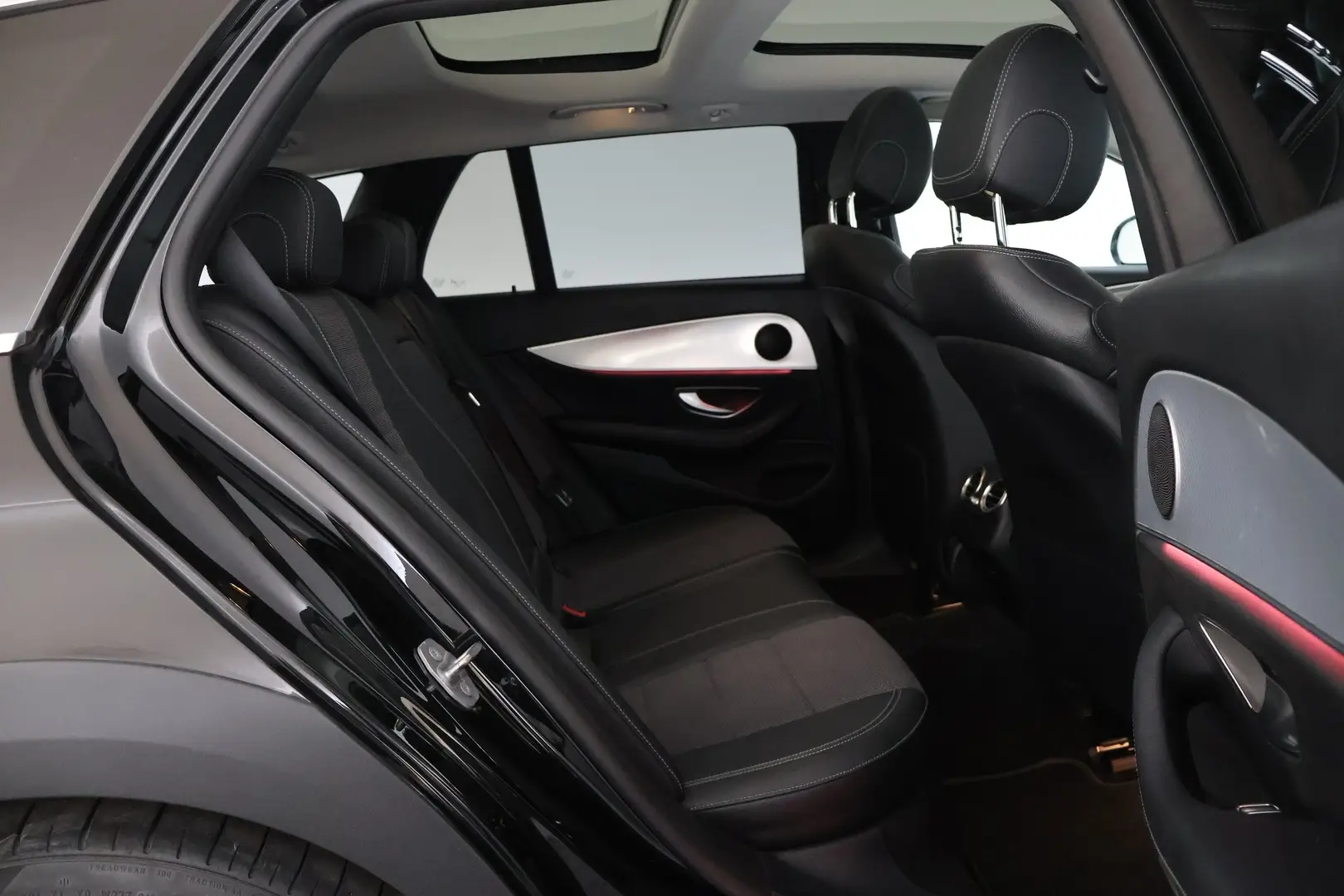 Car Image - 5BMAkzcYoec3y307NCVkXt