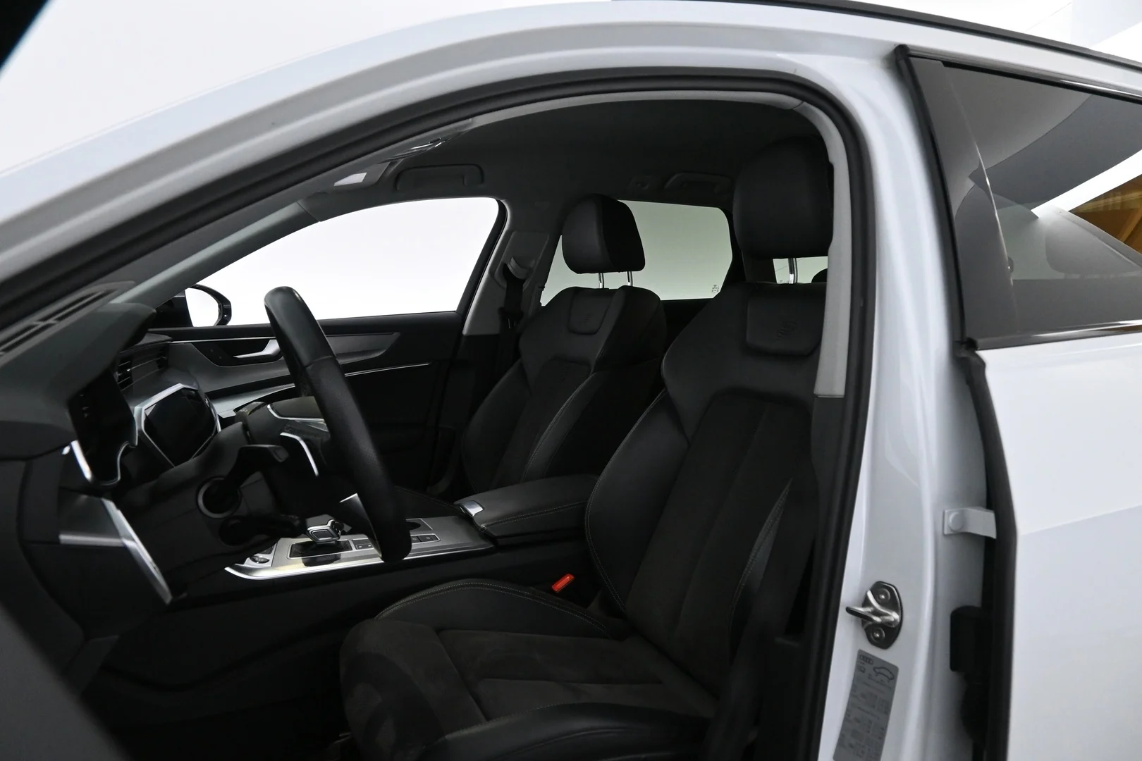 Car Image - 5dgNEpfWmcFOiGPxl0yImg