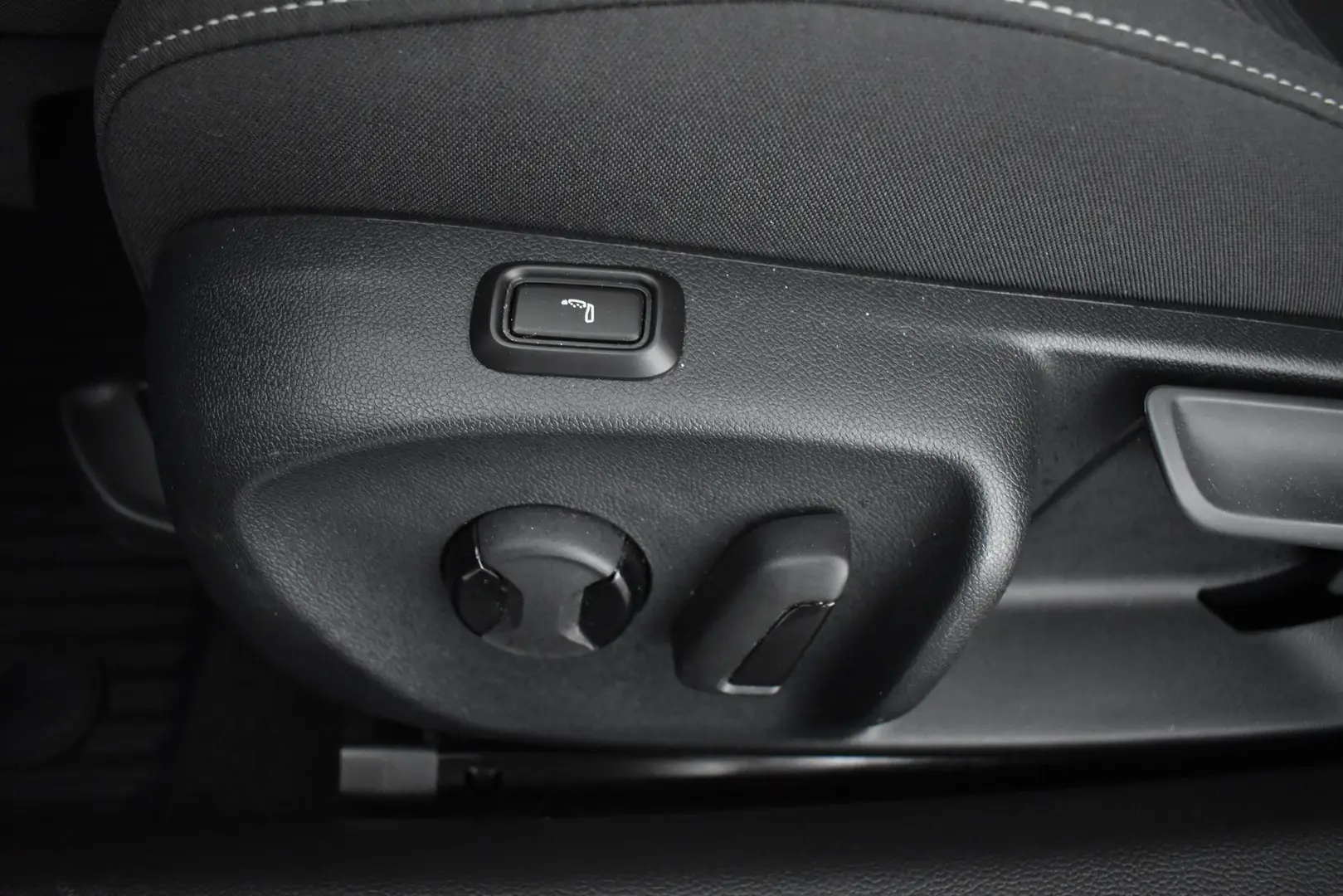 Car Image - 0qBrli8TODFW1pbNwGLnq
