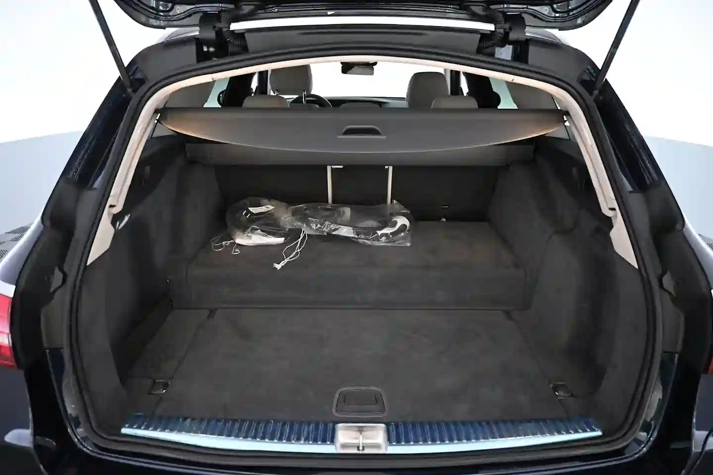 Car Image - nkfubx2hWI83IzQ4HHEzR