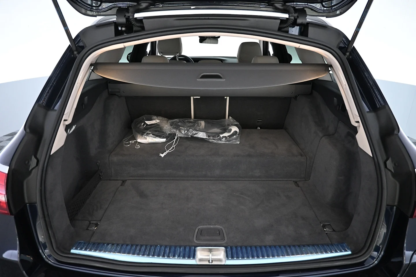 Car Image - nkfubx2hWI83IzQ4HHEzR