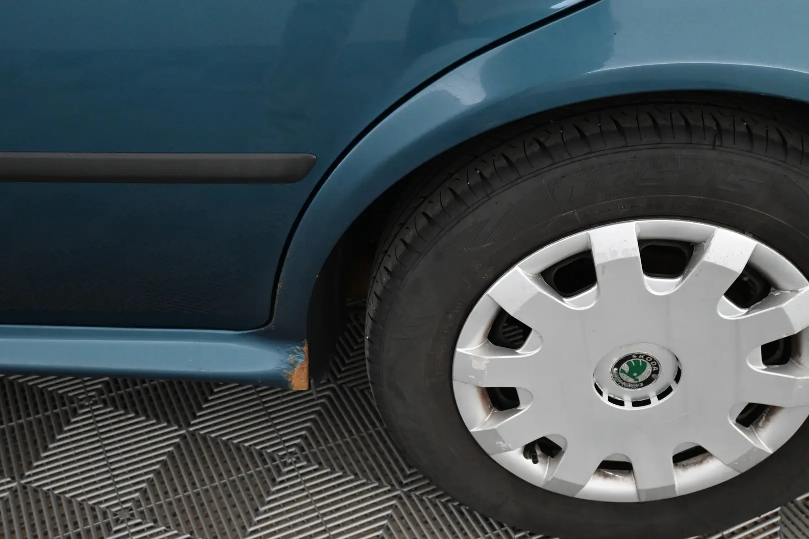 Car Image - 2L0oXsK3APjarkPiTFpnpW