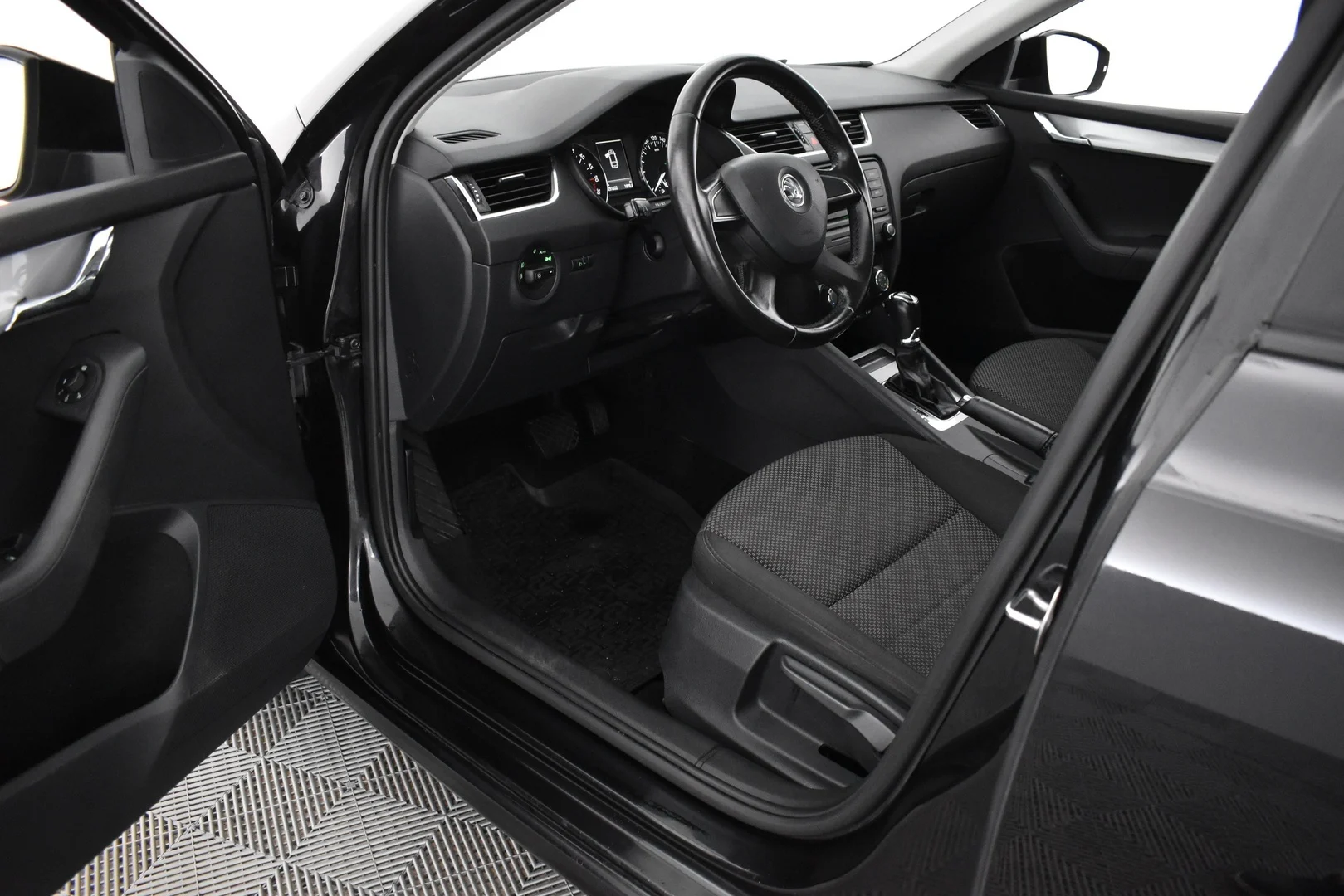 Car Image - 7rzTIEce4dpFOj48rZe6GO