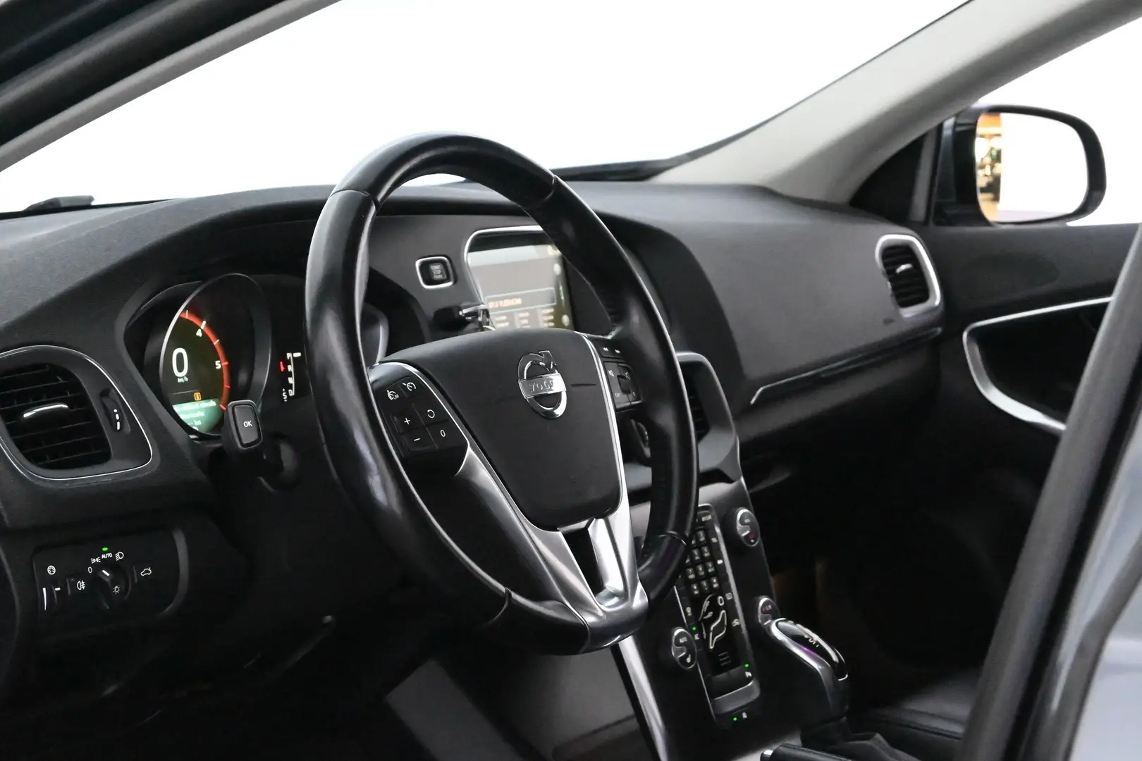 Car Image - 4UUtbR0MF4TY3QgRmK6hjS