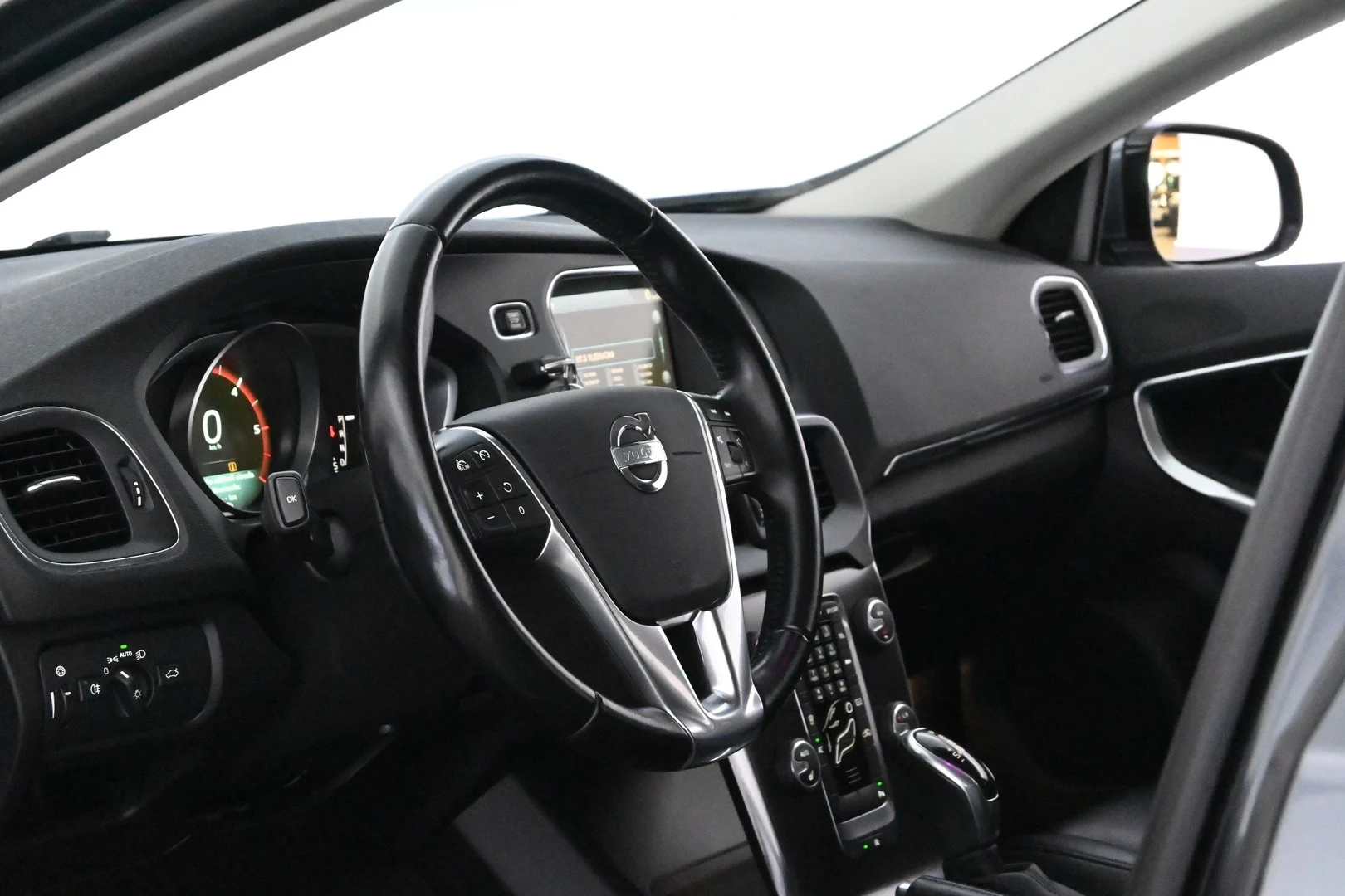 Car Image - 4UUtbR0MF4TY3QgRmK6hjS