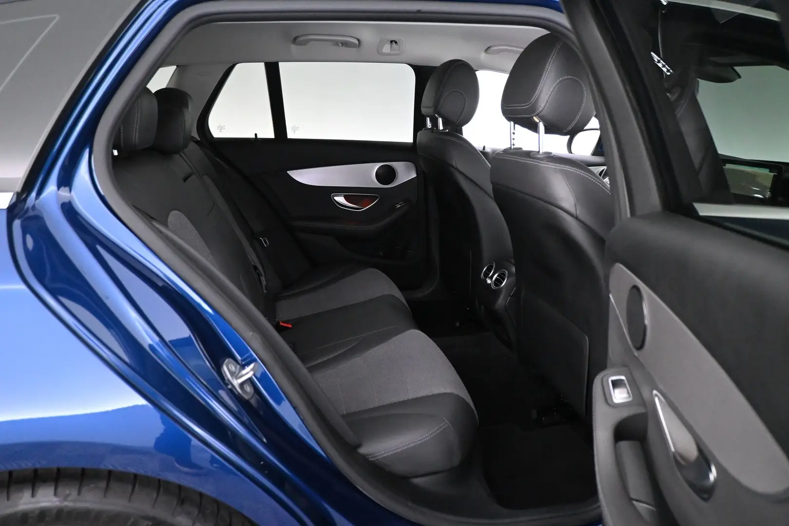 Car Image - 5VJUoan3R2eJA8A6WUd6Ev
