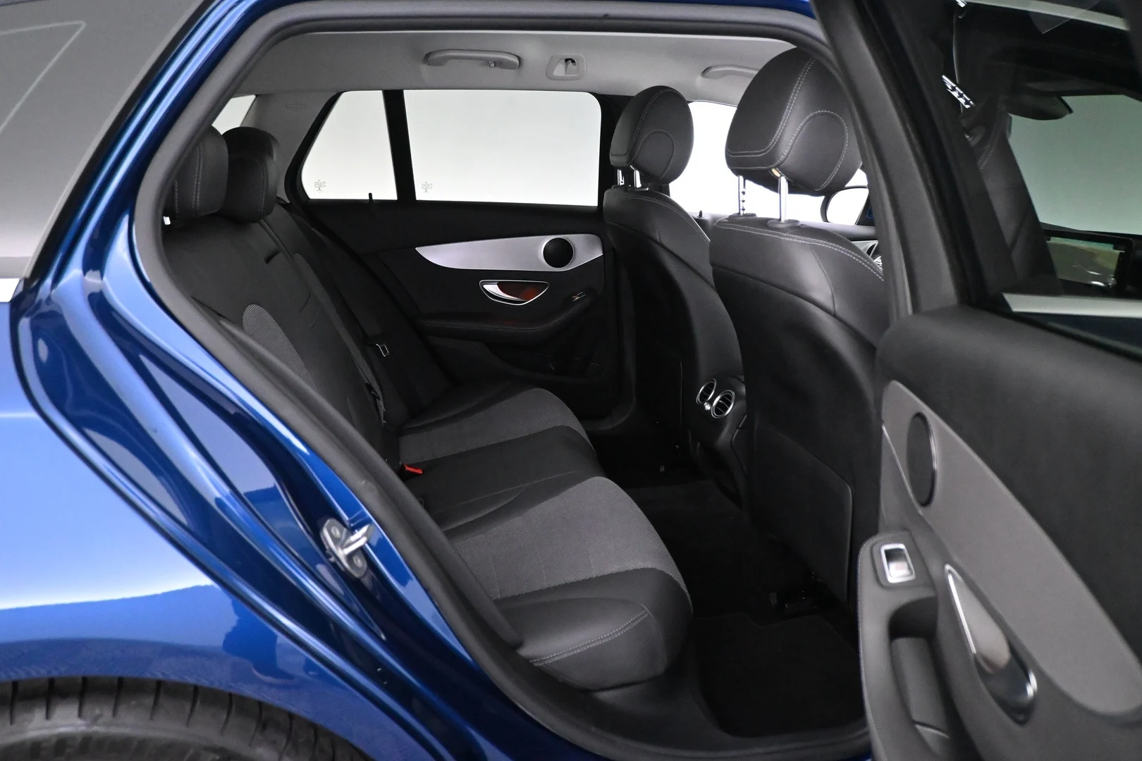 Car Image - 5VJUoan3R2eJA8A6WUd6Ev