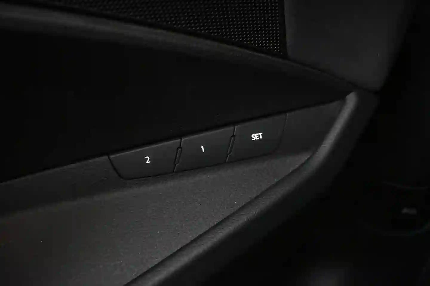 Car Image - qCFw3IG80JzlBlsNaRP2e