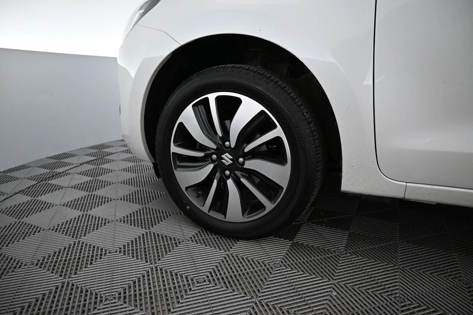 Car Image - 4V1k4v6I28MFKNUi3Bd5be