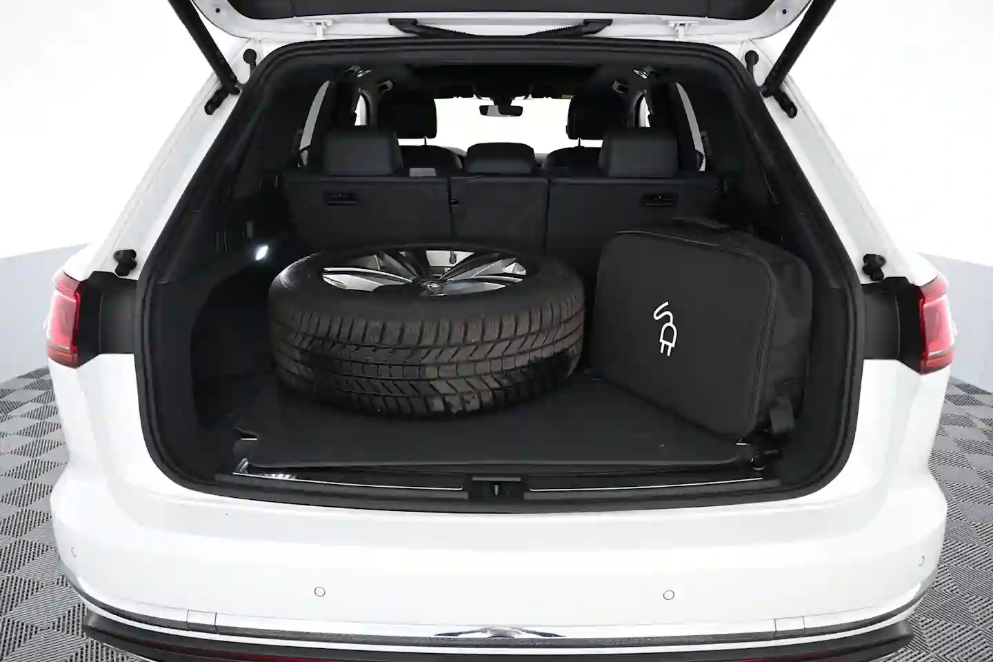 Car Image - VgwG6ftJMemCvlh02lpRV