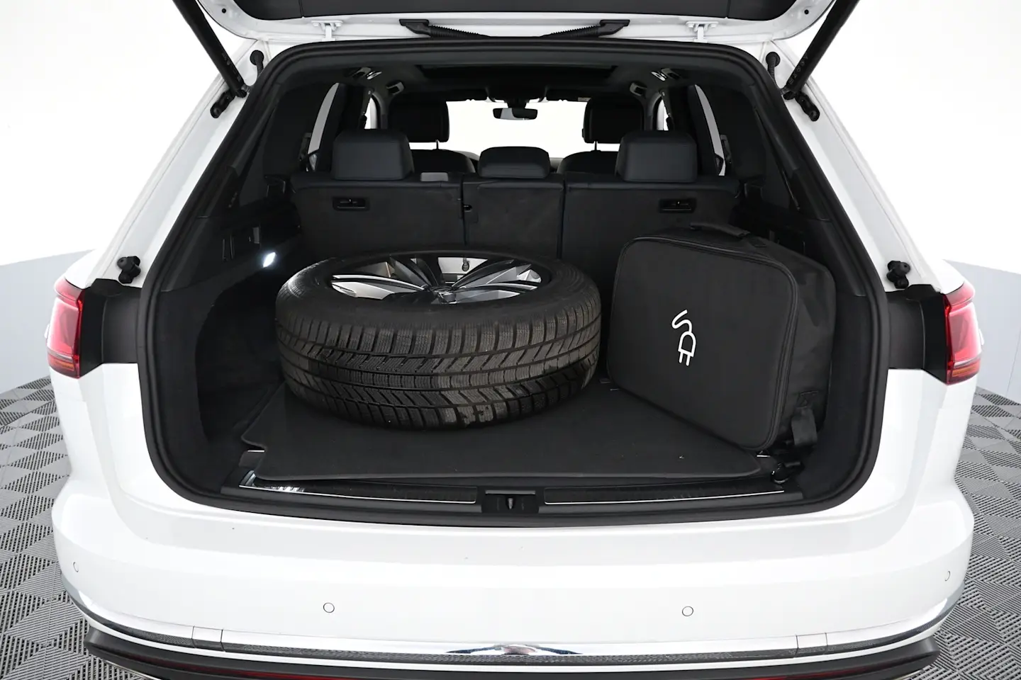 Car Image - VgwG6ftJMemCvlh02lpRV