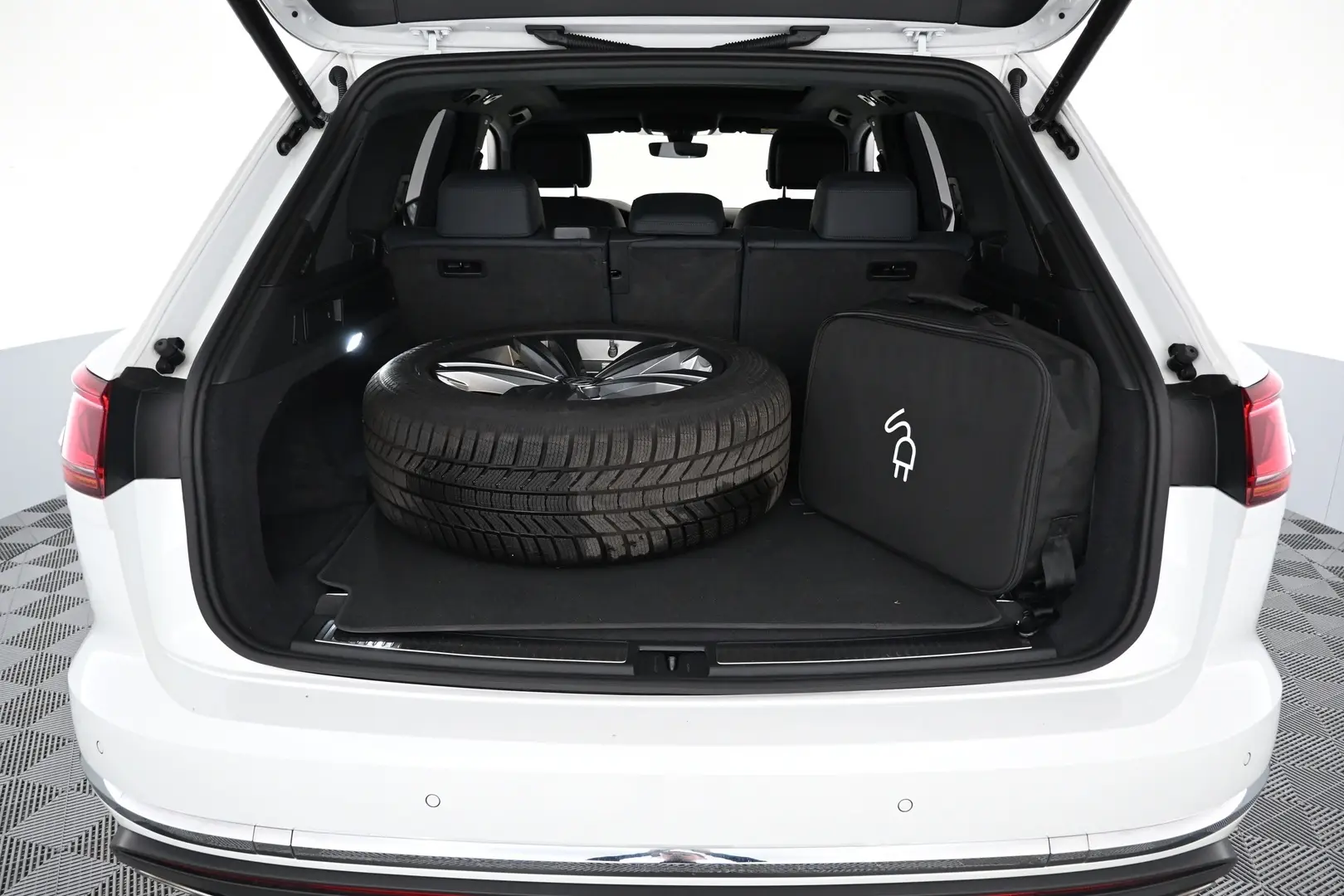 Car Image - VgwG6ftJMemCvlh02lpRV