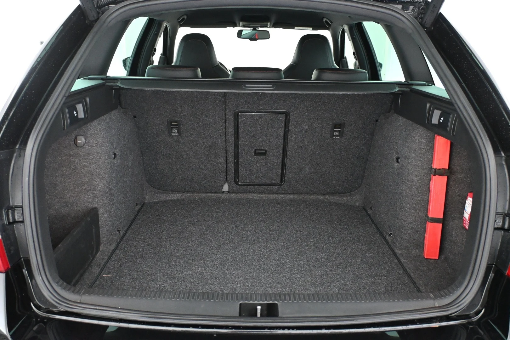 Car Image - 7Ja9eFGuzb70XBAgaMLuql