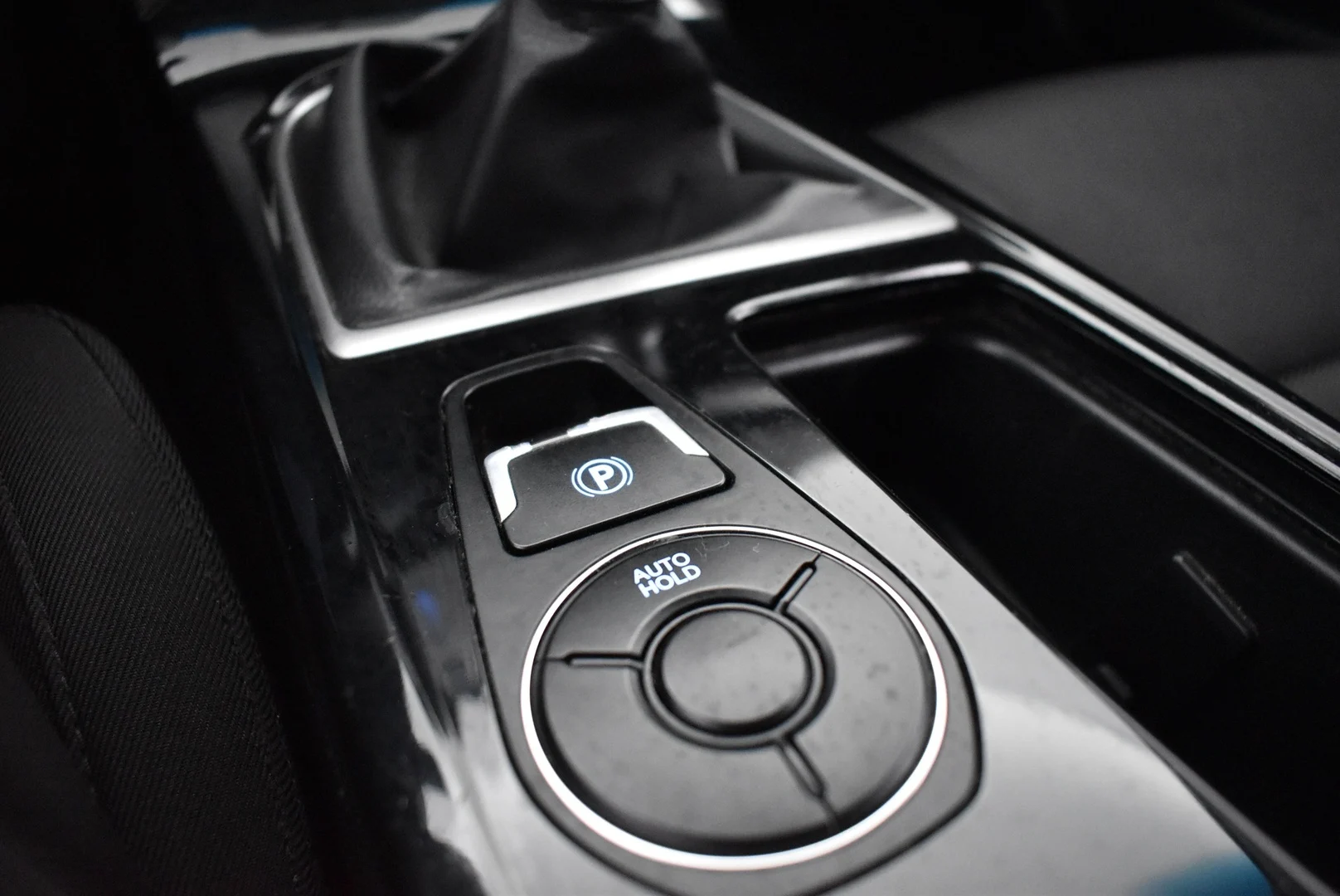 Car Image - 3Bk0uDz8ugWD73KE0cAIgG