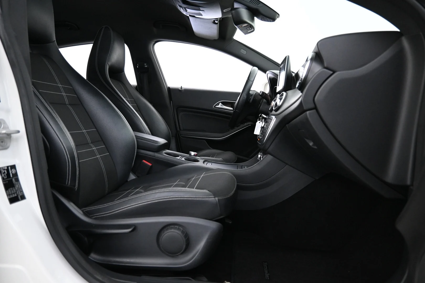 Car Image - 7na0F1B3BPEX4jAKqndrE5