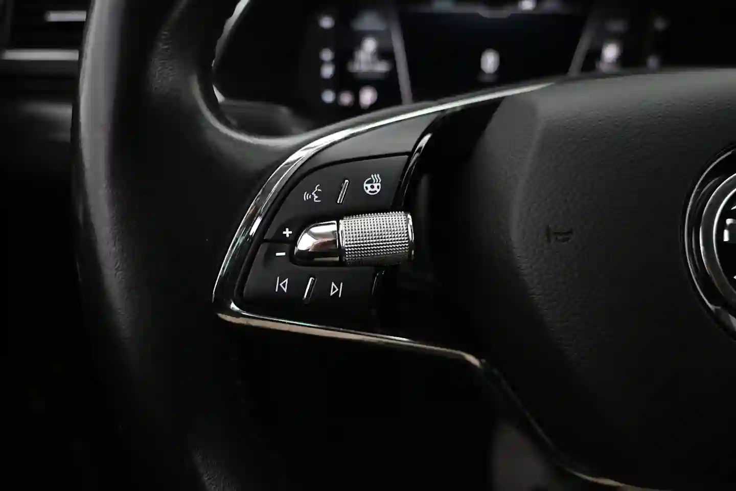Car Image - 1hTWXRO9i0JH1CttTJJFt3