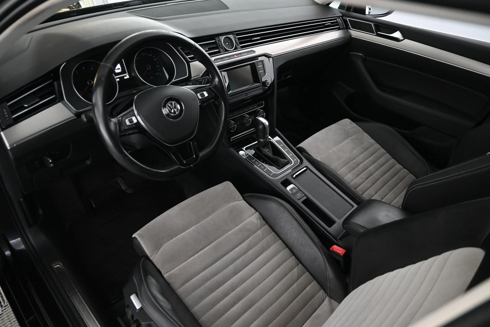 Car Image - 6MhTJwoUMS6uhFL42HT9AQ