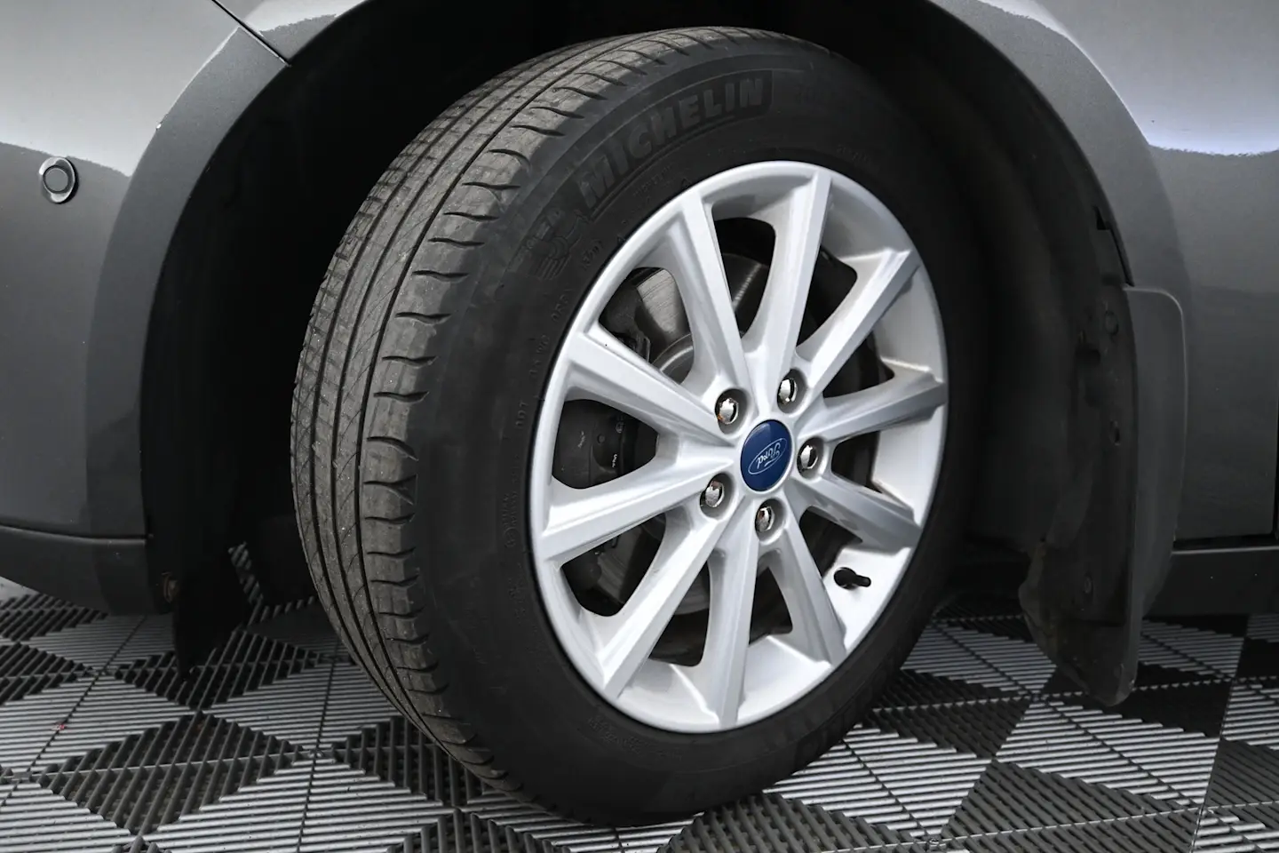Car Image - 22bCXAed9sLiw6ZuJRp9tP