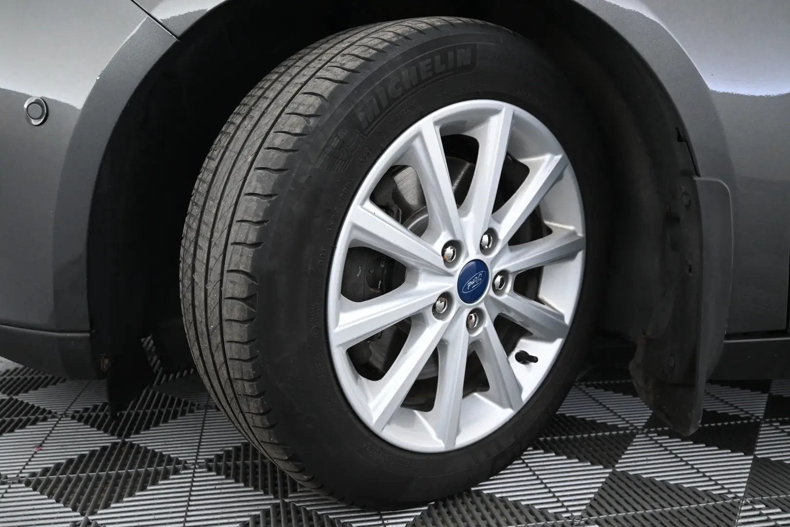 Car Image - 22bCXAed9sLiw6ZuJRp9tP