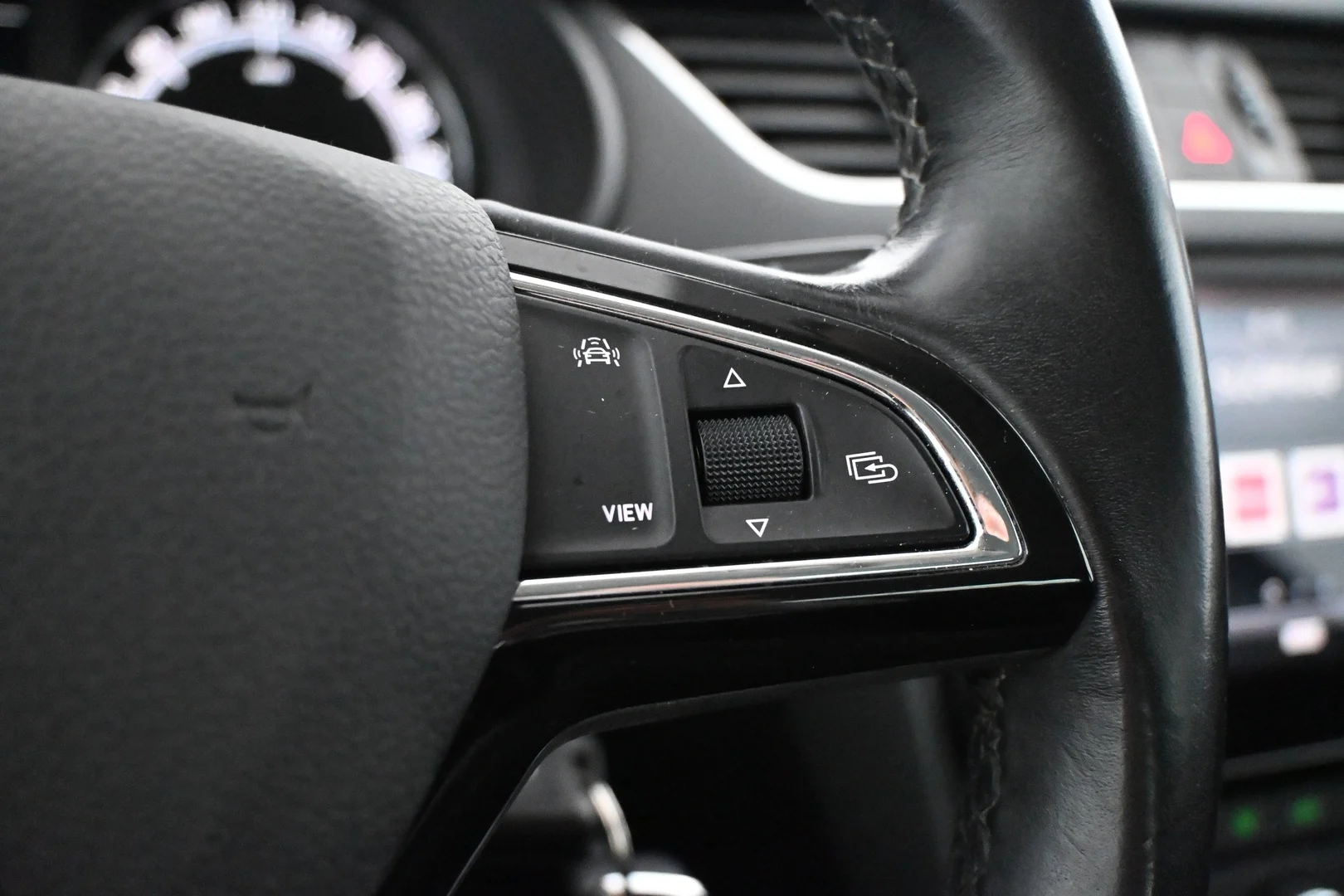 Car Image - 78N75HaQDzLRg2IhdgeUdB