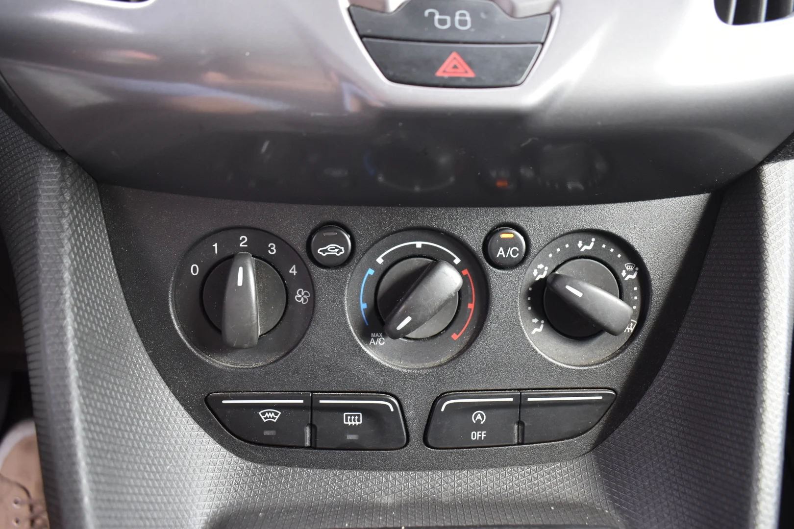 Car Image - 6sxFTKiy0oOsL0O4ccp3yI