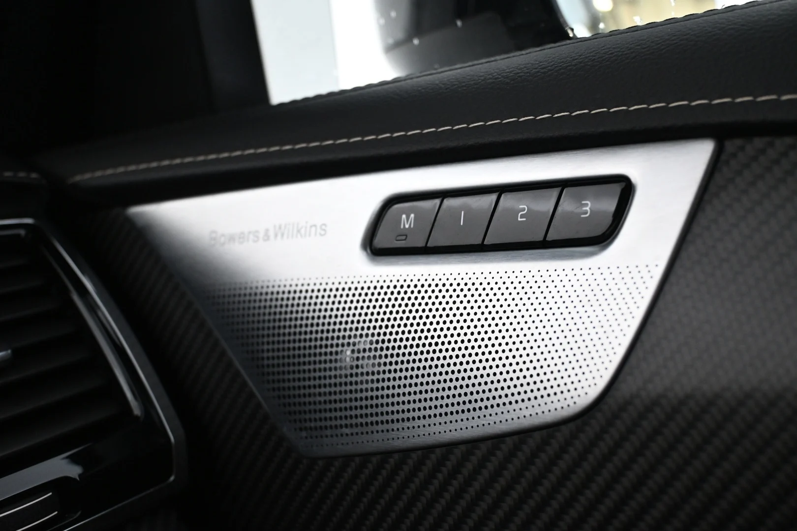 Car Image - 55SQiCLkTX0MbY7BQH2U6L