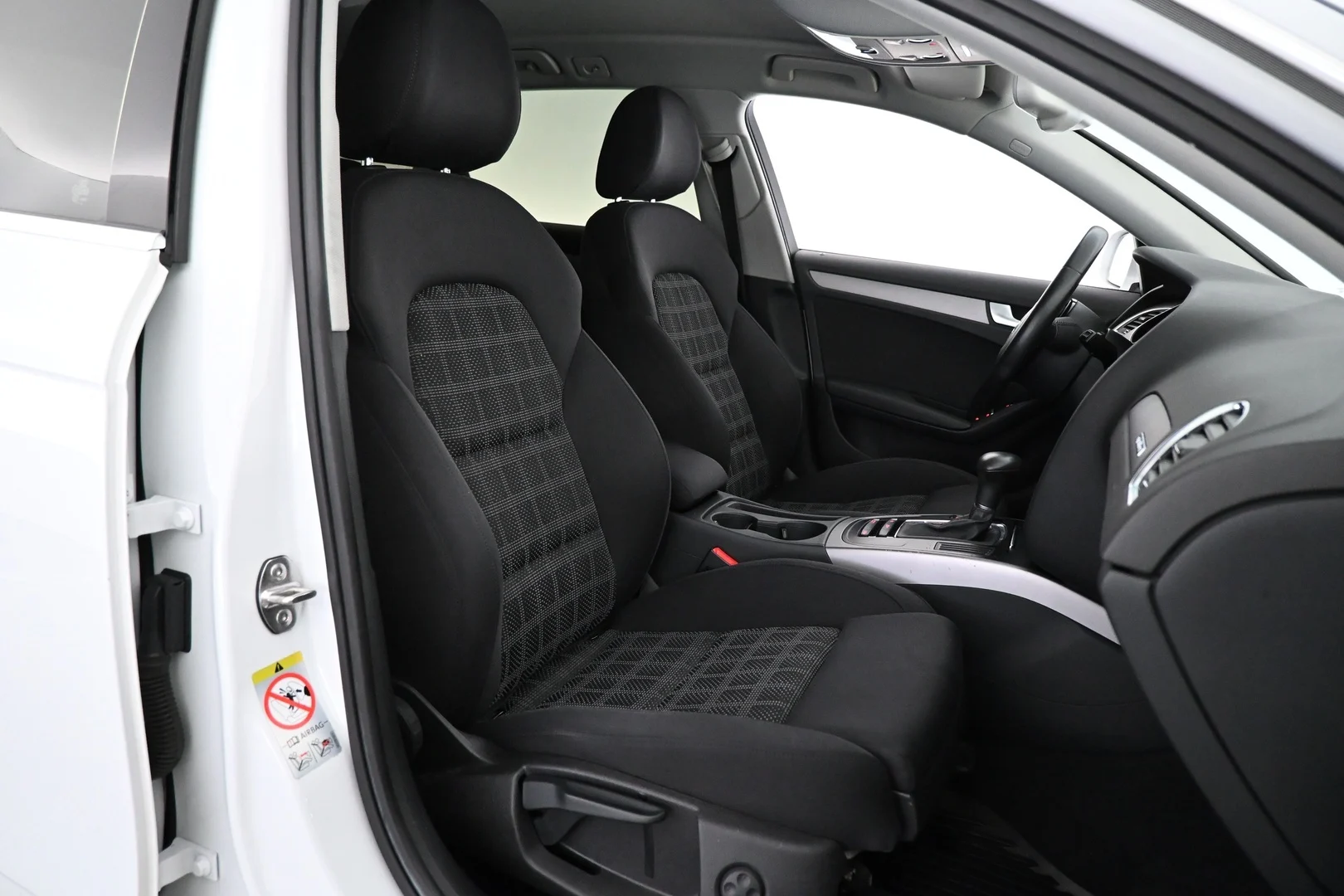 Car Image - 52ecMFkkl597ONUIAdde5w