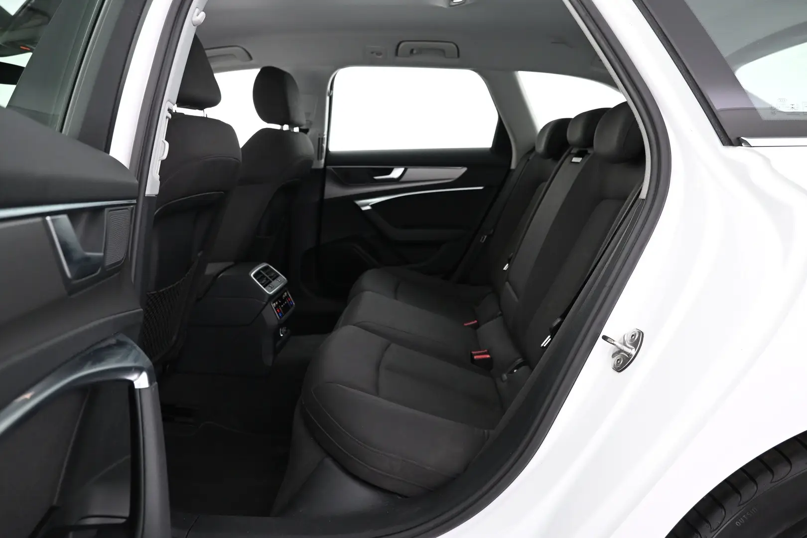 Car Image - 2r57qXFoYyWgg0YBD5Njco