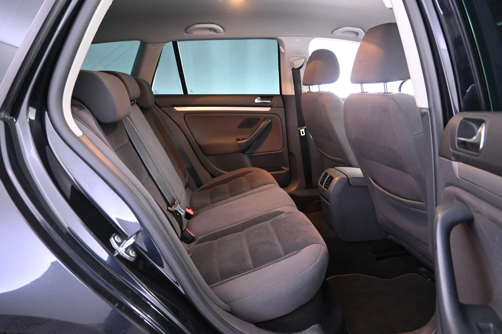 Car Image - iBewmbuWELdOikXTyJPPW