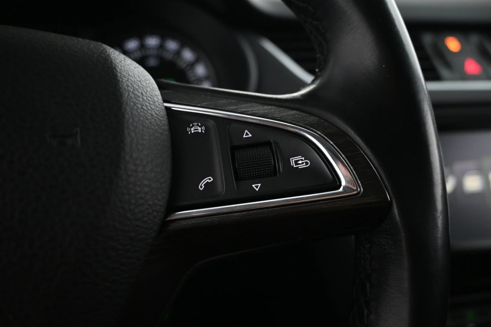 Car Image - 2ENxO85pcpdVr3J3Xudyyy