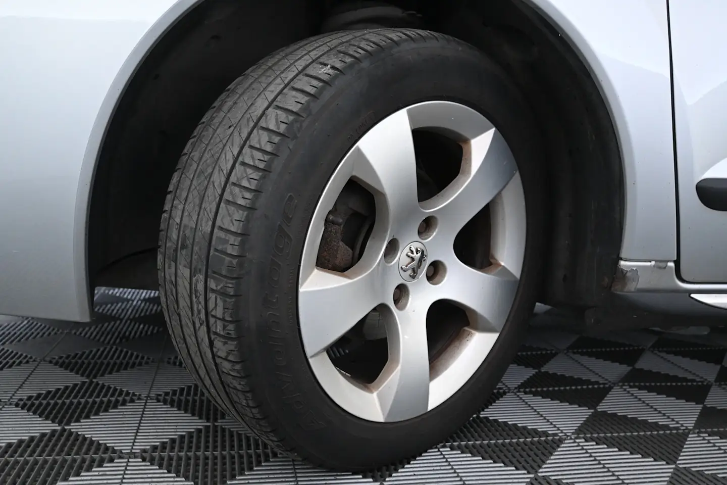 Car Image - 5lQQXmHQFNKO91qYH19Gf5